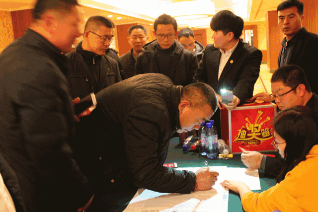 大连银娱优越会木匠答谢宴现场