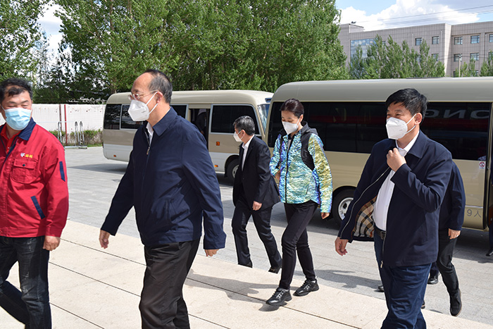 吉林省委常委、常务副省长吴靖平莅临银娱优越会生产基地督导调研